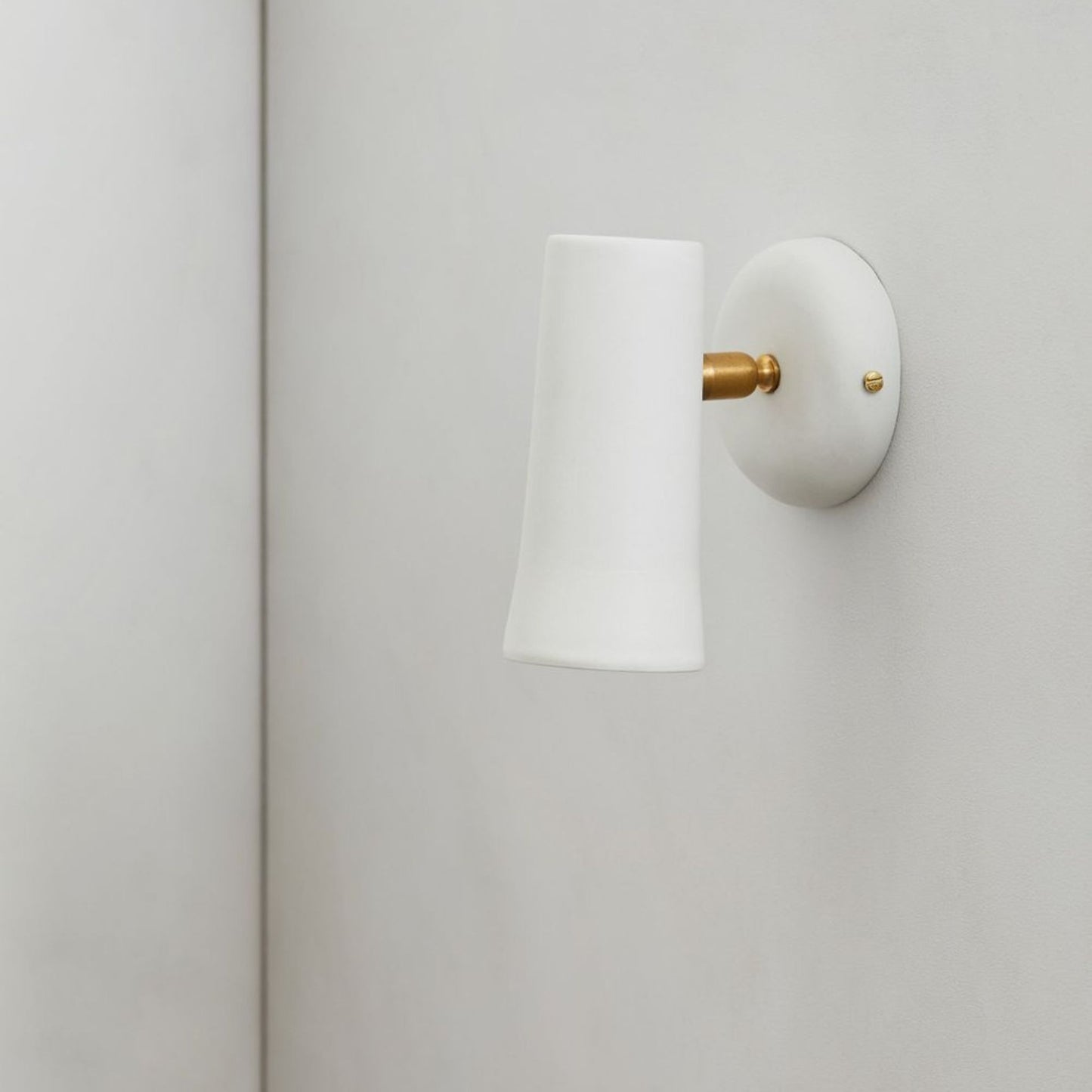 Dusked Evo Small Ceramic Wall Sconce Wall Light Studio Enti White Brass
