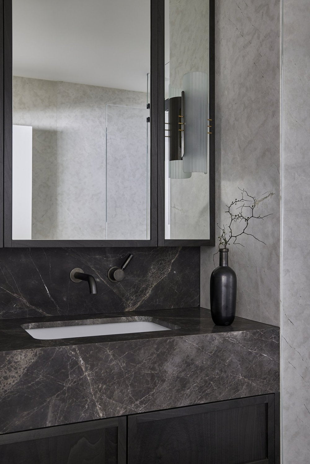 Vitrine Fluted Wall Light Wall Light ILANEL Patina Bronze