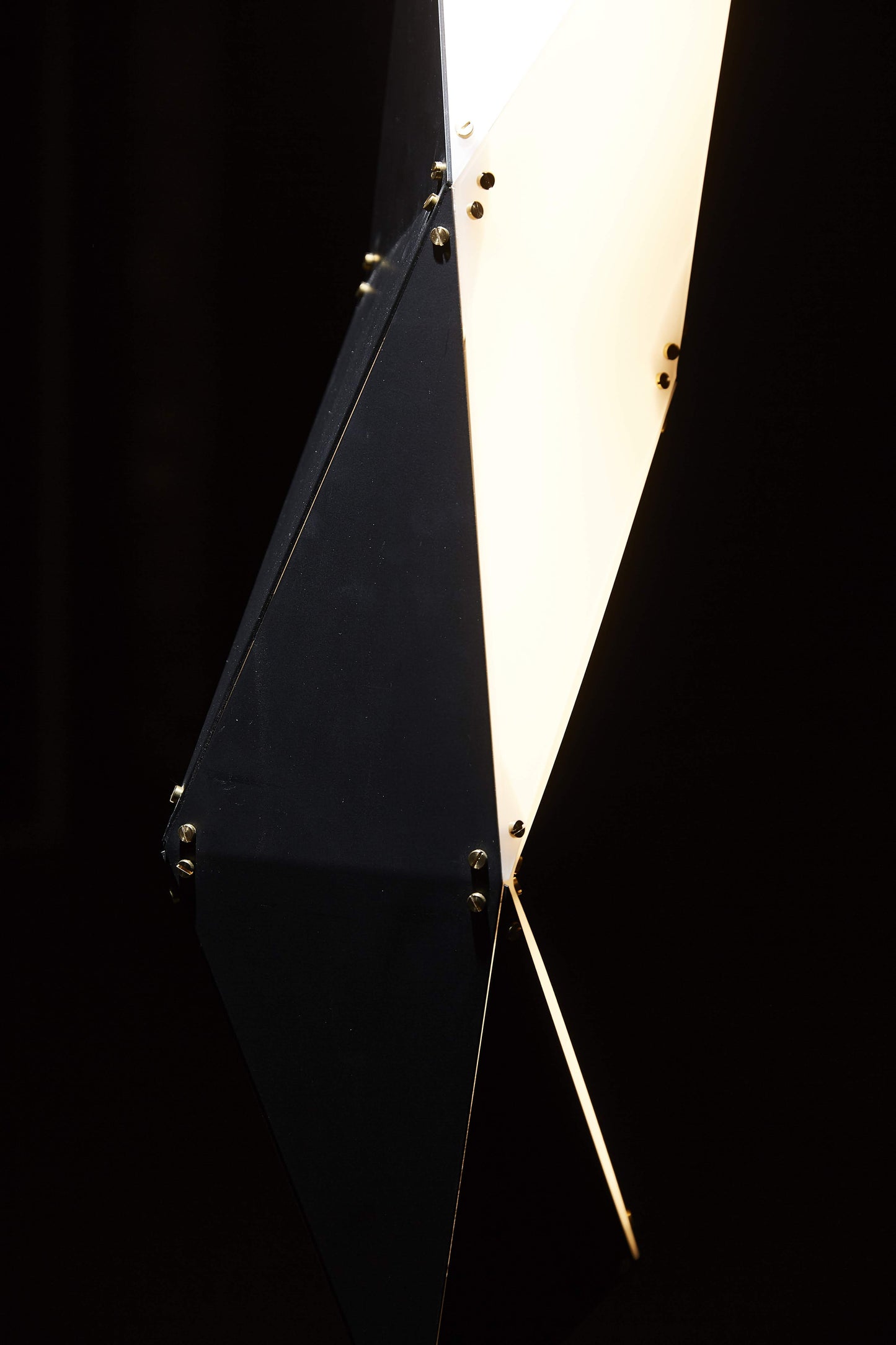 Supernova Shard Linear Pendant Light Pendant Light ILANEL