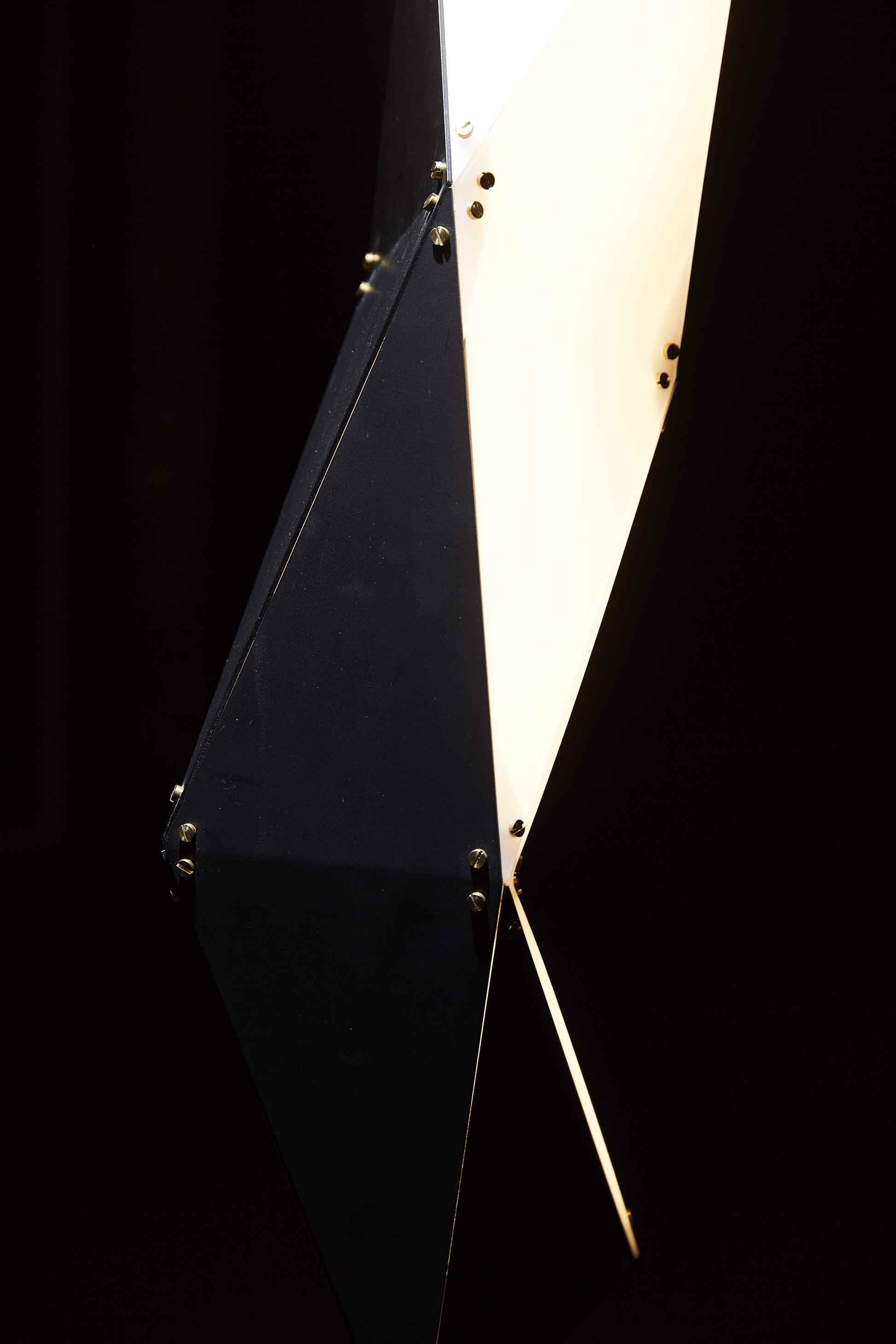 Supernova Shard Linear Pendant Light Pendant Light ILANEL