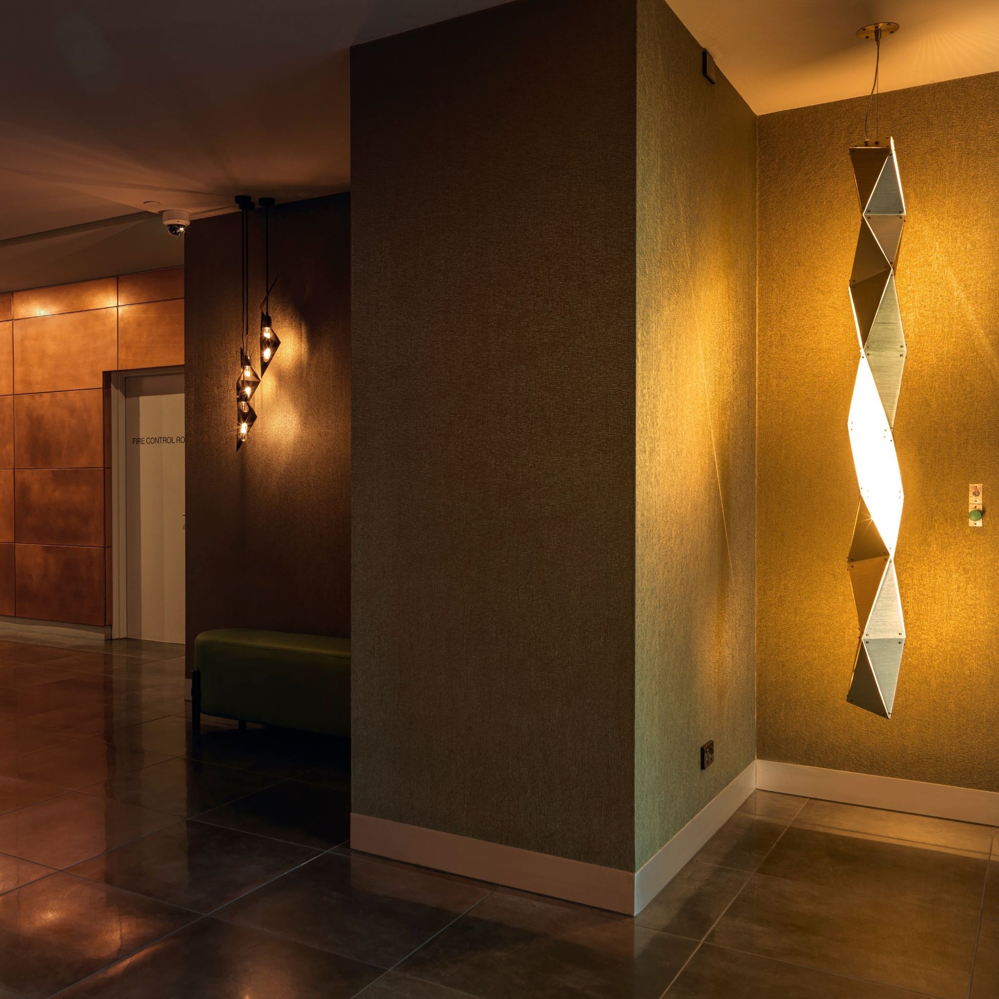 Supernova Shard Linear Pendant Light Pendant Light ILANEL