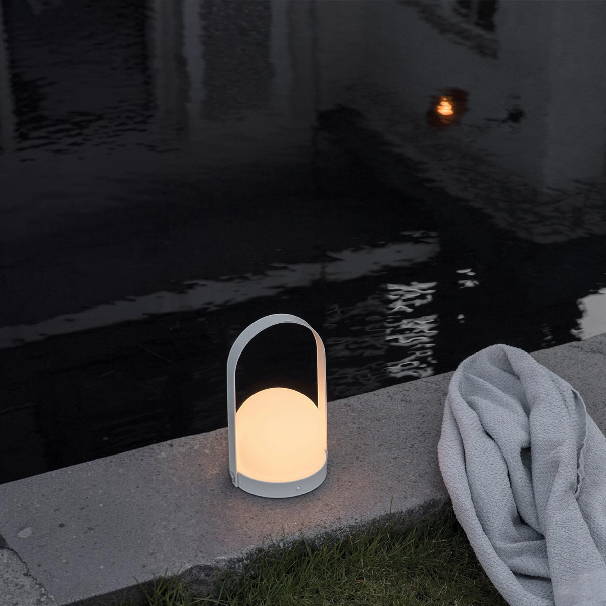 Audo CPH Carrie Glass Portable Lamp - White Portable Lamp Design Mode