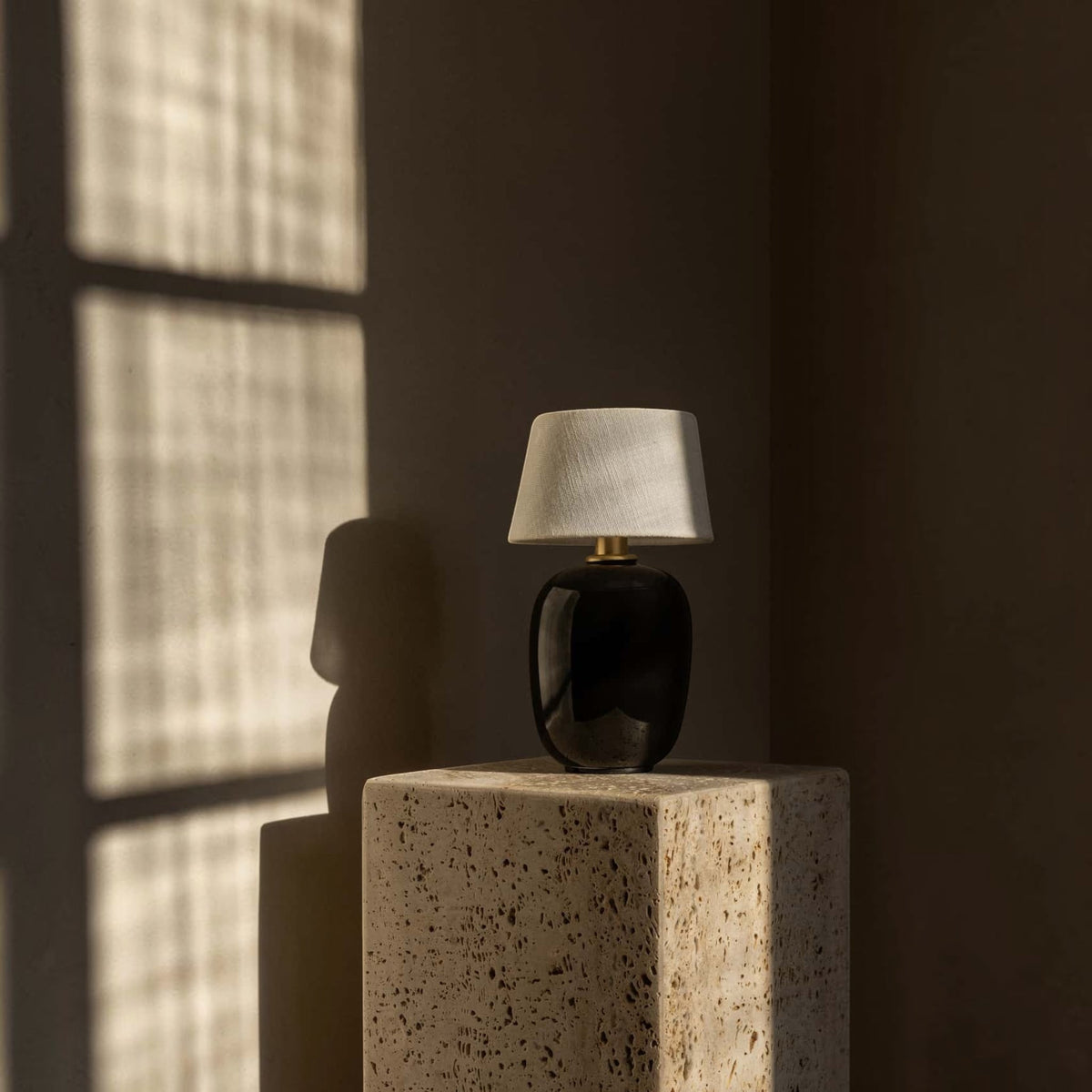 Audo CPH Portable Torso Ceramic Table Lamp - Black Portable Lamp Design Mode