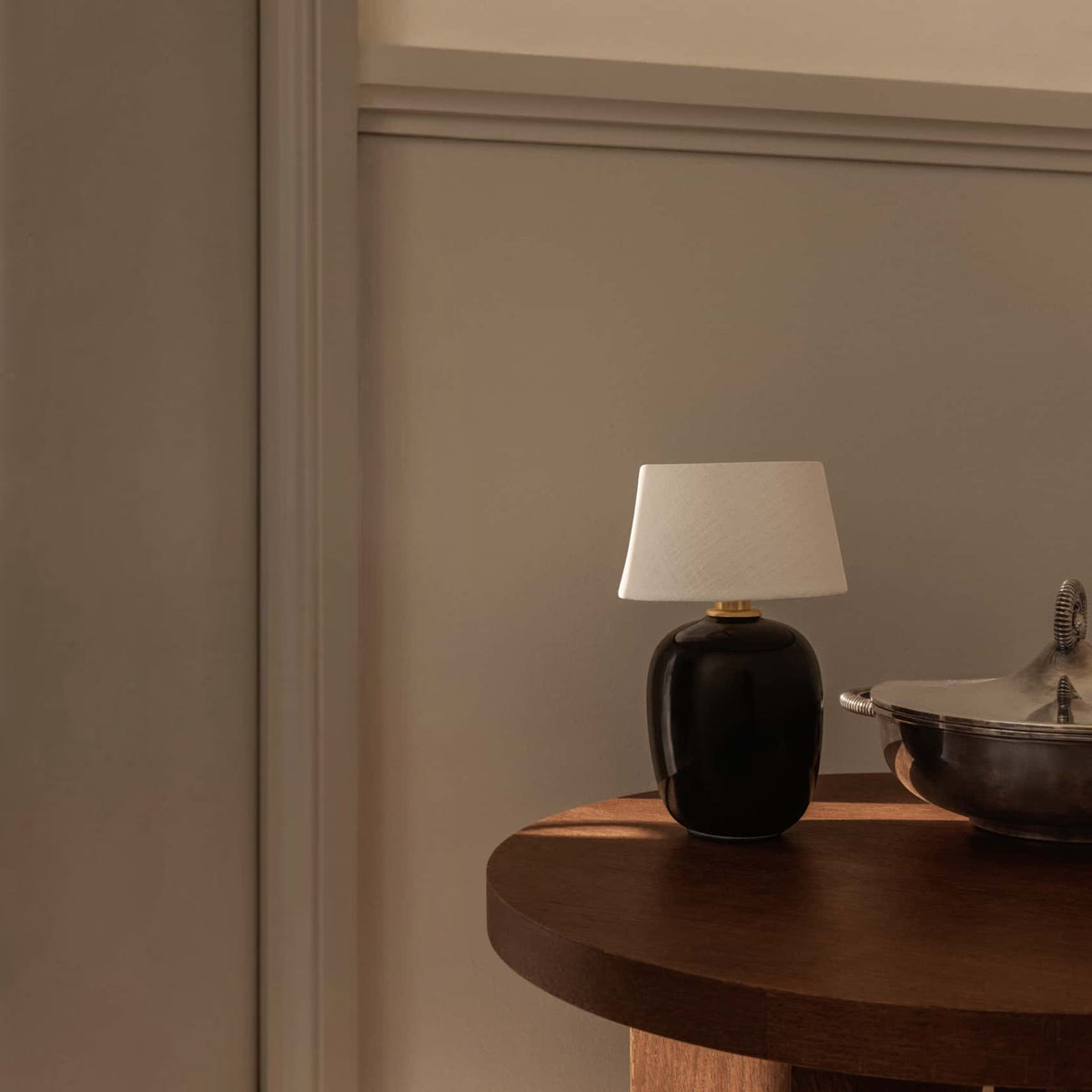 Audo CPH Portable Torso Ceramic Table Lamp - Black Portable Lamp Design Mode