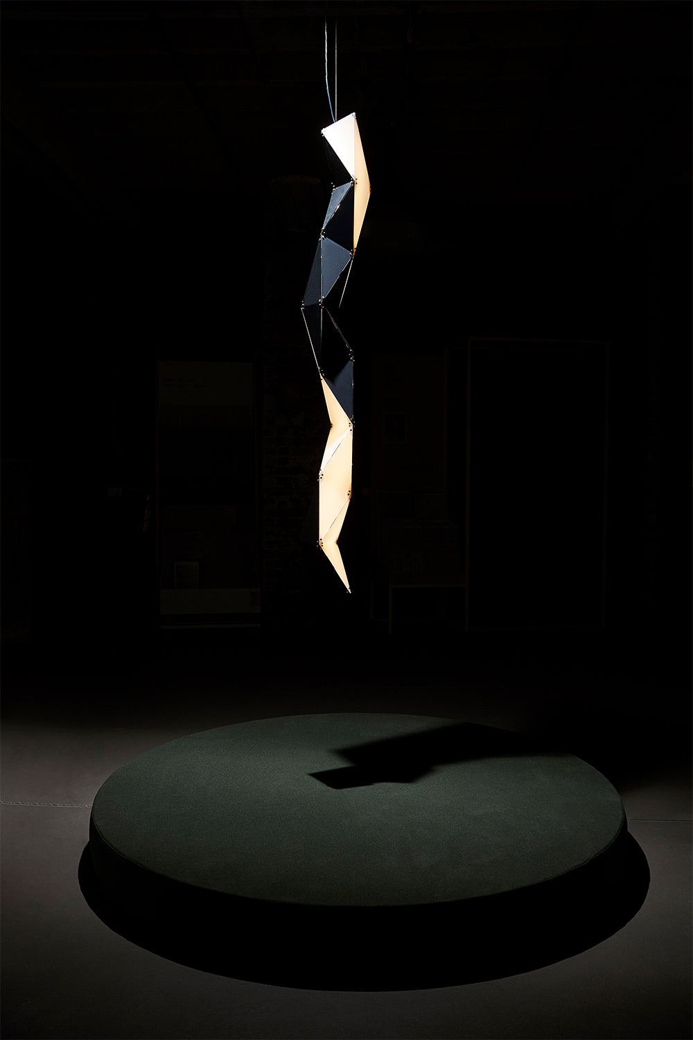Supernova Shard Linear Pendant Light Pendant Light ILANEL