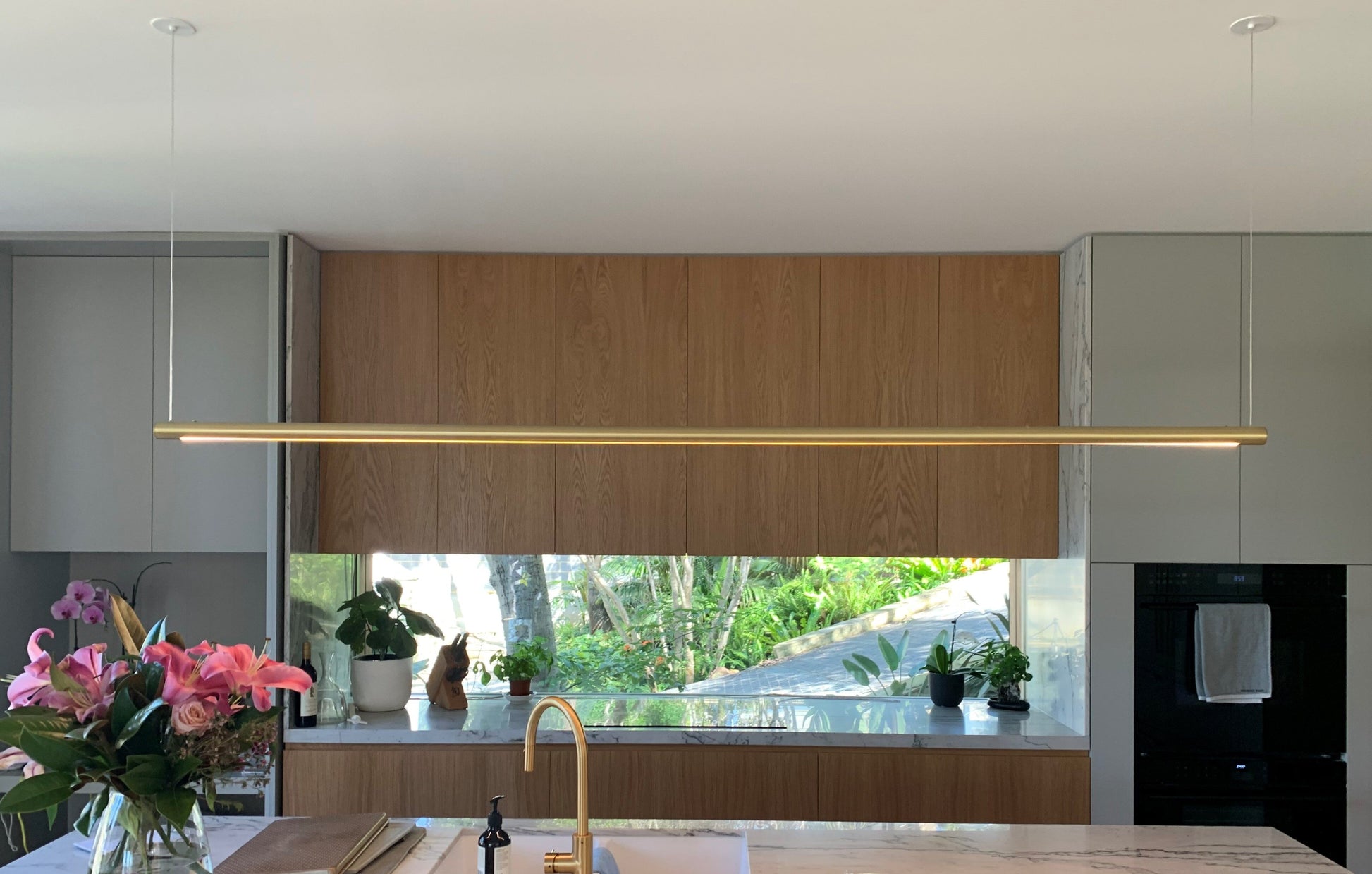 Comet Linear Tube Pendant Light Pendant Light ILANEL